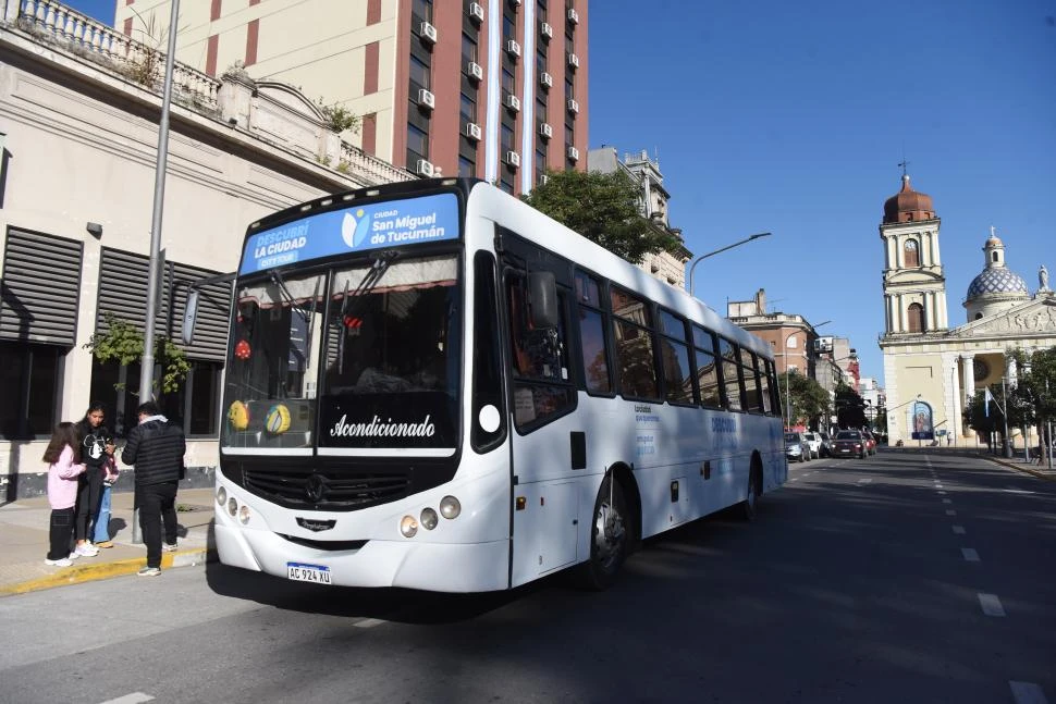 Un bus turístico para redescubrir la riqueza histórica de la ciudad