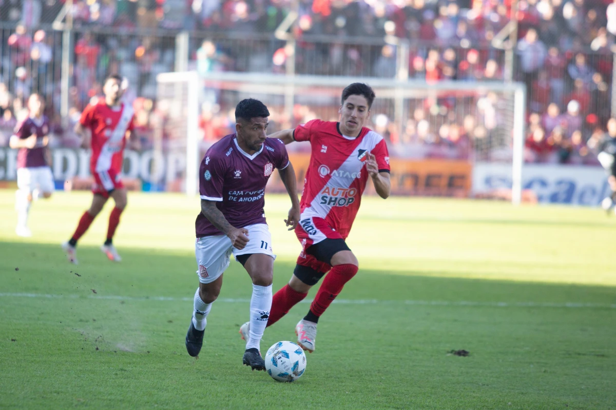 BUEN DESEMPEÑO. Matías García cumplió en su debut con la camiseta de San Martín de Tucumán.
