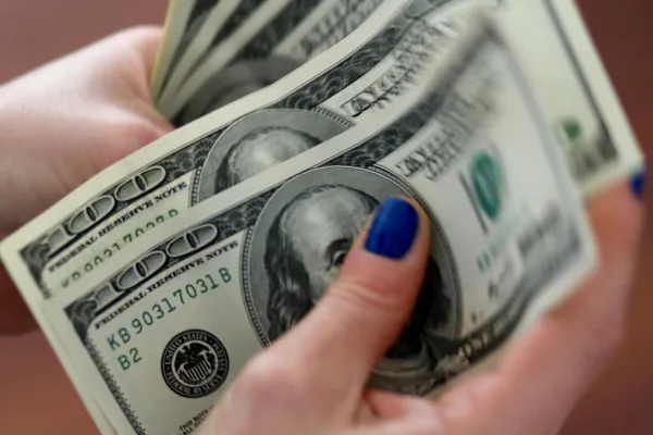 Dólar blue: por qué no para de subir y qué podría pasar en adelante, según los analistas