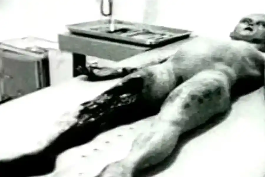 El video de la supuesta autopsia grabada que resultó ser falsa.