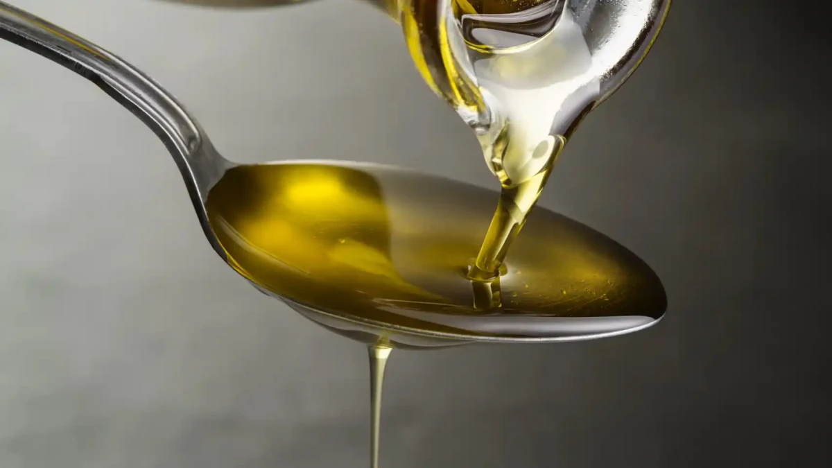 Alerta sobre el consumo de un aceite de oliva con etiquetados falsos: qué dice la Anmat
