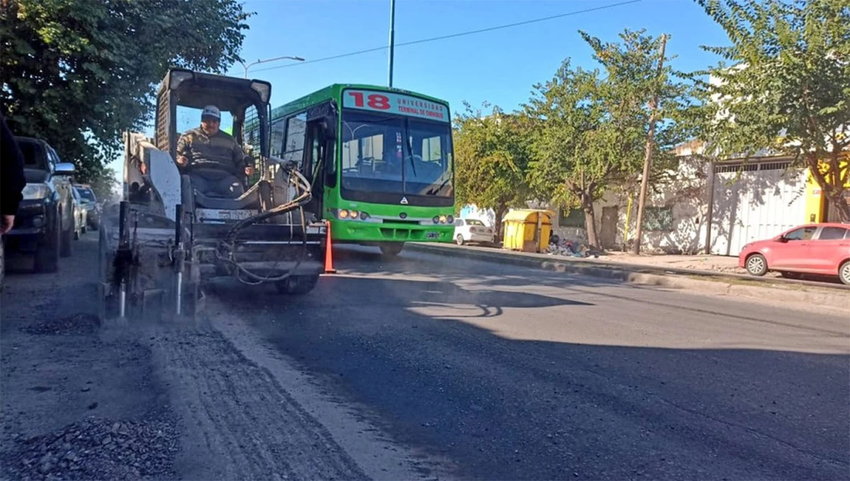 MEJORAS. Los trabajos de repavimentación también se extendieron esta semana hasta la avenida Belgrano.