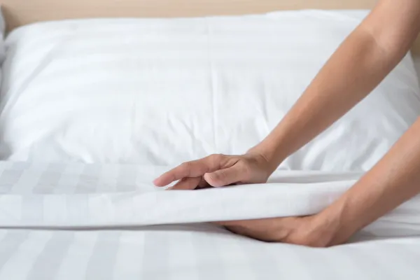 La psicología detrás de tender la cama ¿qué sucede en nuestro cerebro cuando lo hacemos?