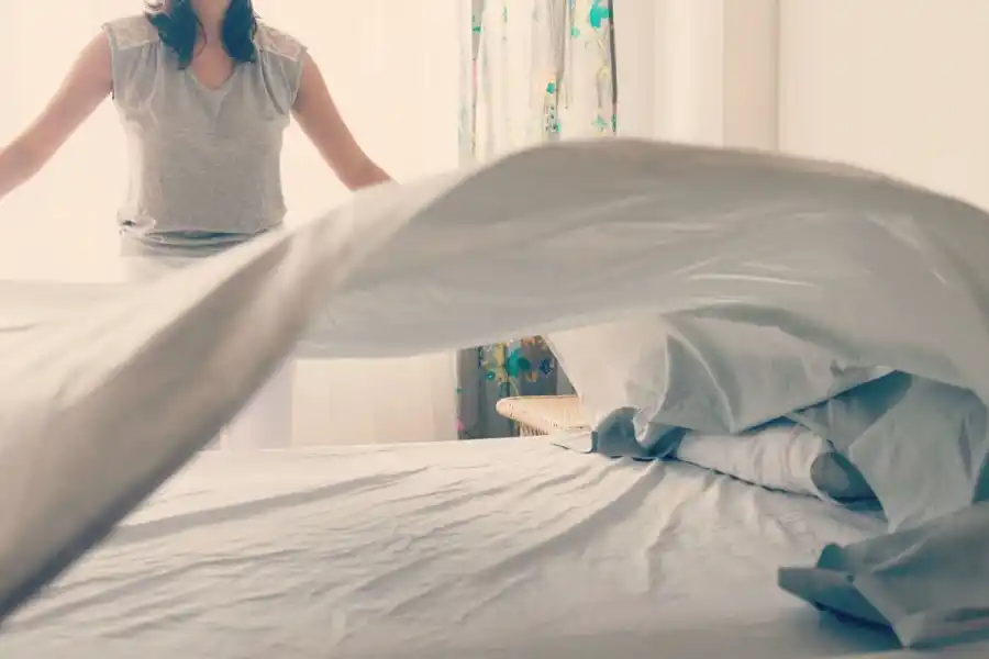 ¿Cómo afecta a nuestra autoestima tender la cama?