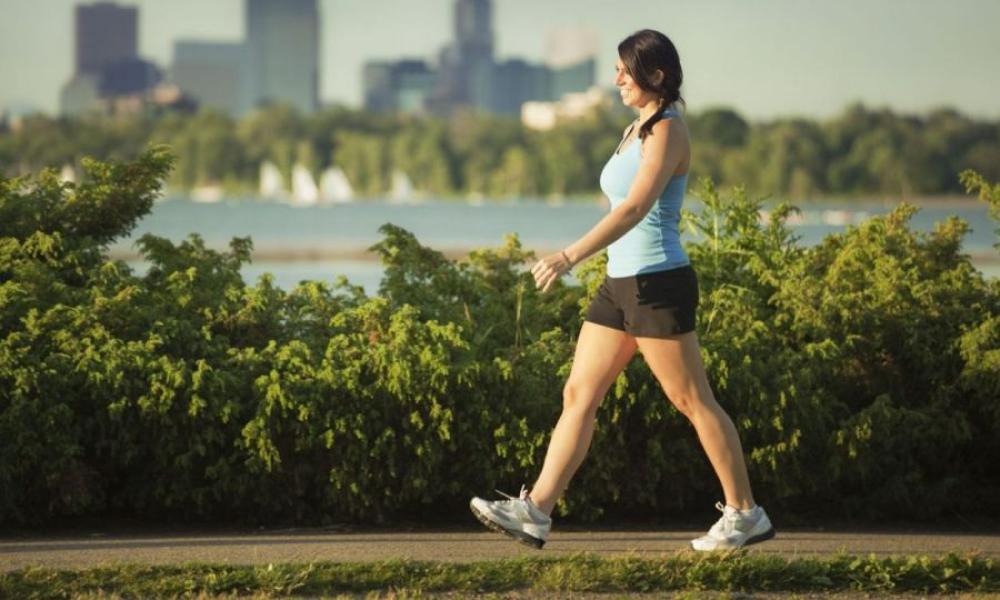 Caminar es un ejercicio ventajoso para la pérdida de grasa abdominal