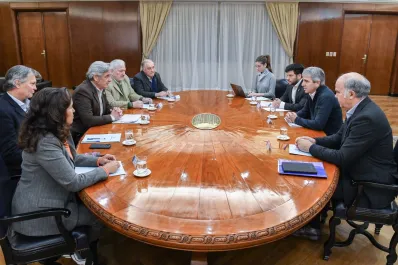 Luis Caputo se reunió con la Sociedad Rural y prometió una baja de retenciones