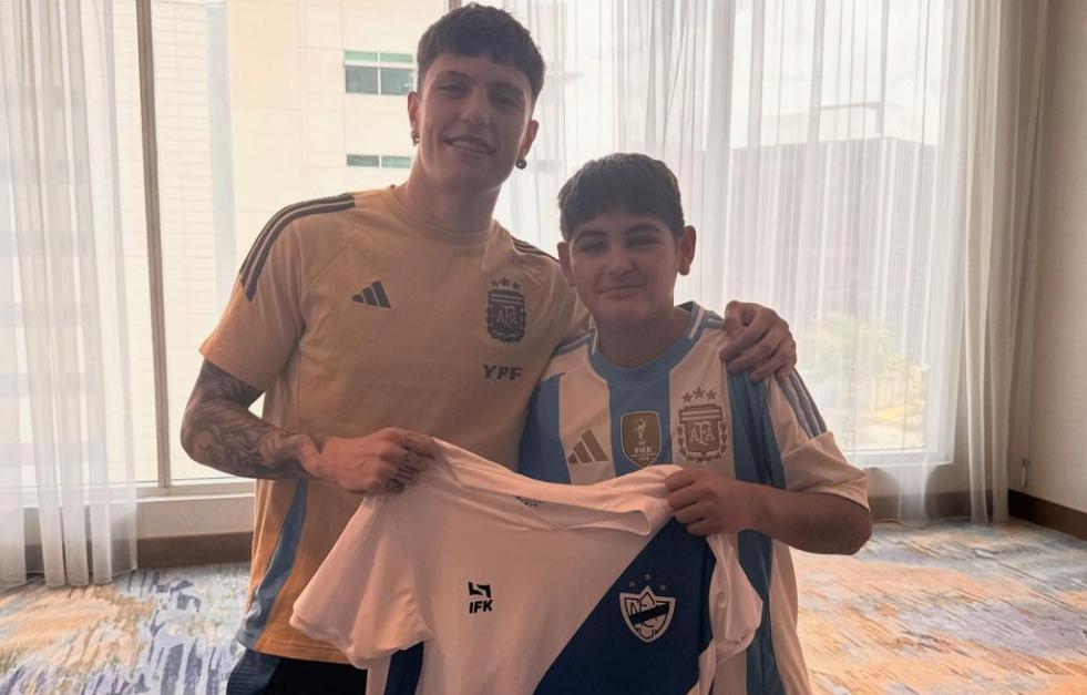 Copa América: el particular regalo que recibió Garnacho en la previa del duelo entre Argentina y Ecuador