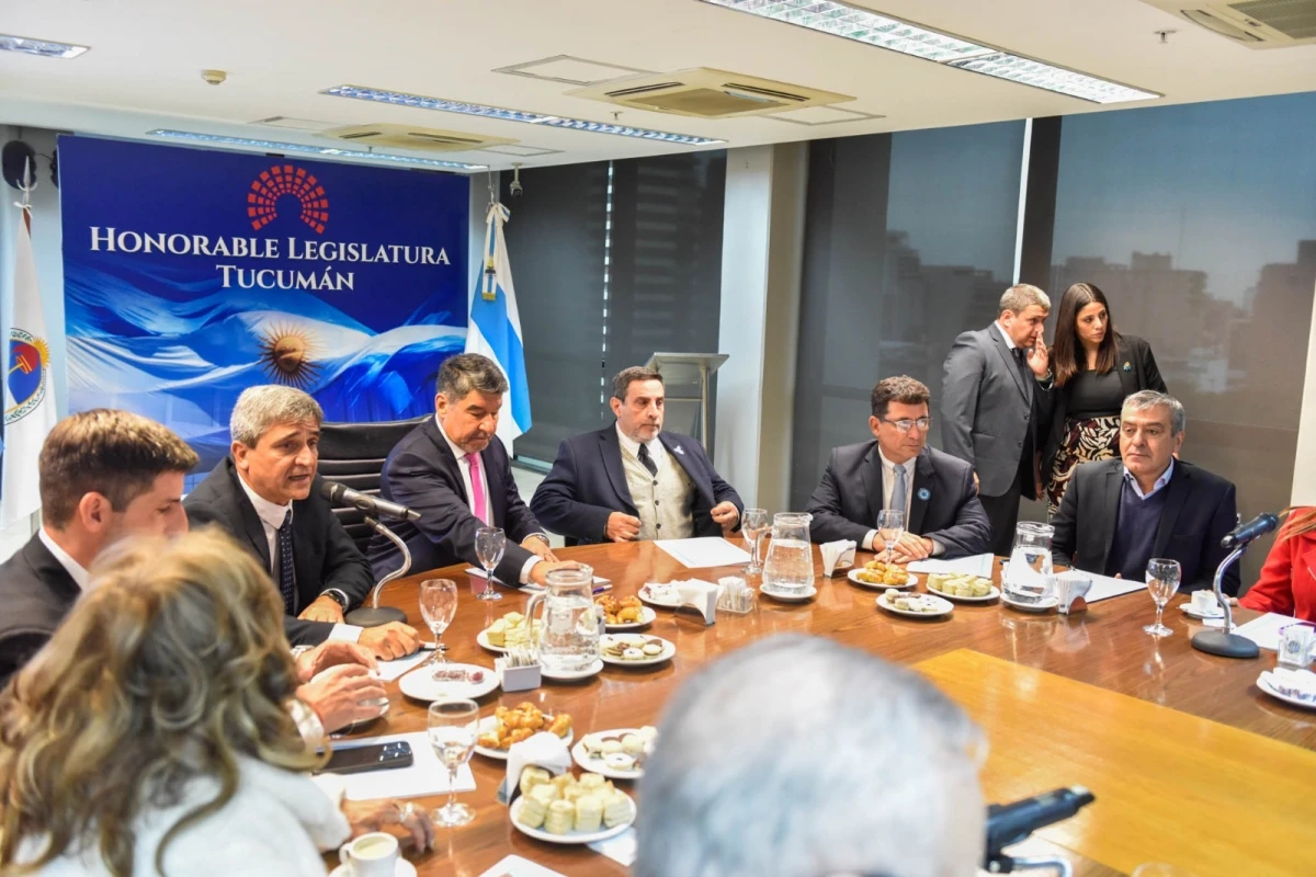 EN LA LEGISLATURA. Los diputados nacionales convocados por el tucumano Yedlin deliberaron en la Legislatura y se reunieron con Miguel Acevedo. 