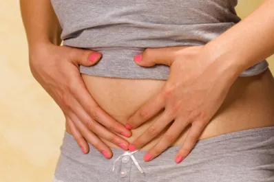 Cómo preparar una infusión casera para desinflamar el vientre en minutos