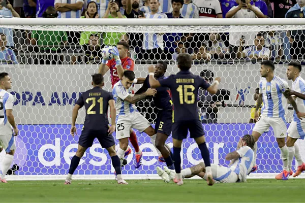 Emiliano Martínez, la gran figura del 1x1 de la victoria de la Selección frente a Ecuador