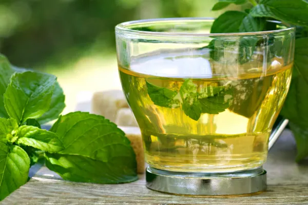 El té natural para la indigestión y dolores musculares: un alivio rápido y efectivo