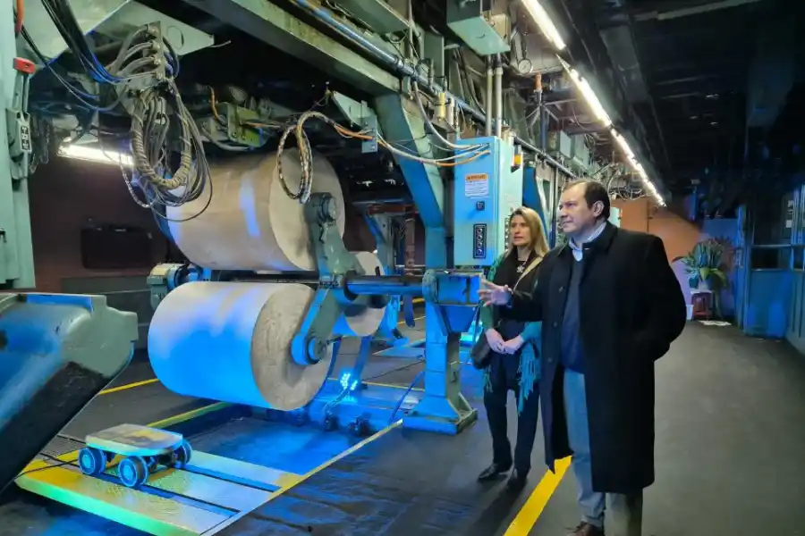 SORPRENDIDO. Jiménez, gerente de Maxihogar, alabó la tecnología.