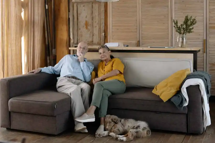 Pueden reunirse en lugares más tranquilos como en casa, para reducir distracciones.