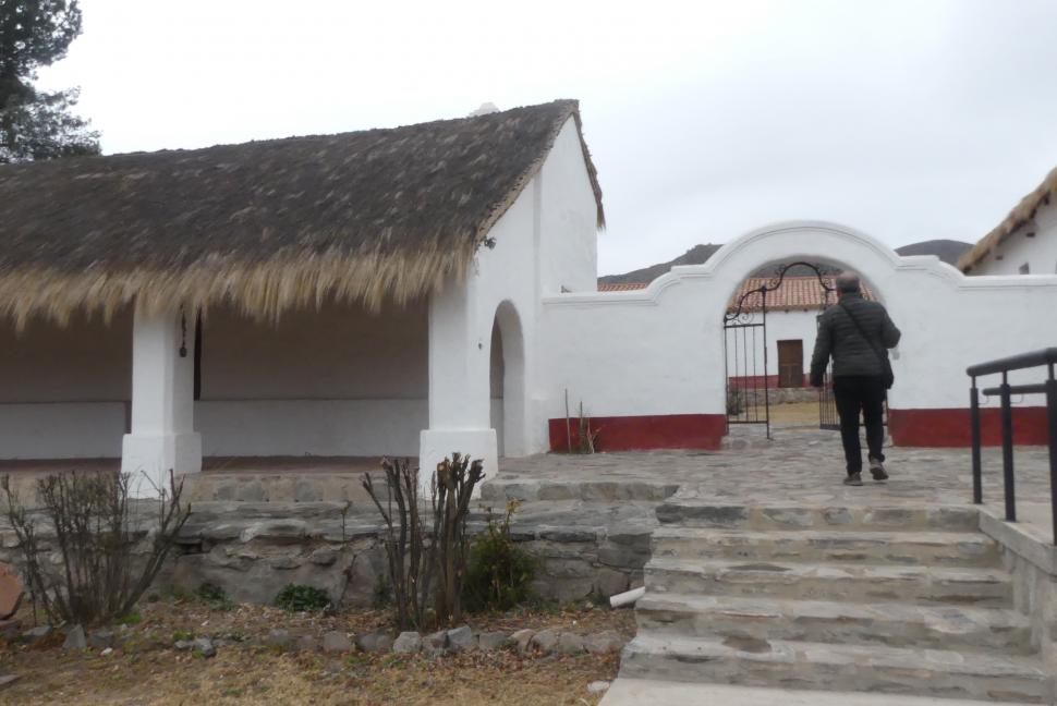 RECUERDO. Artesanías, piedras, tejidos y otros objetos