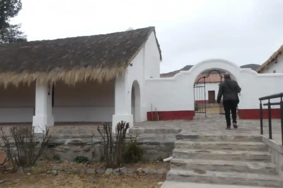 RECUERDO. Artesanías, piedras, tejidos y otros objetos