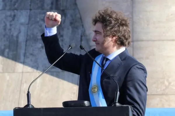 Por qué el Pacto de Mayo se firma en julio sin cambio de nombre