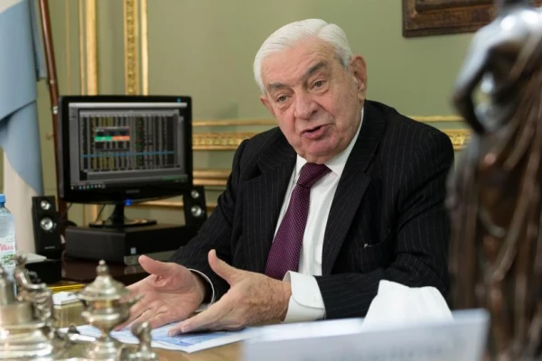 Adelmo Gabbi: “Por fin dejaremos de andar por la banquina”