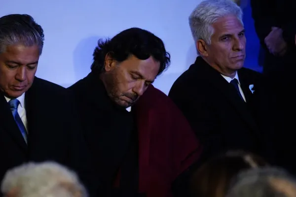 En medio del discurso del presidente Milei, uno de los gobernadores se quedó dormido