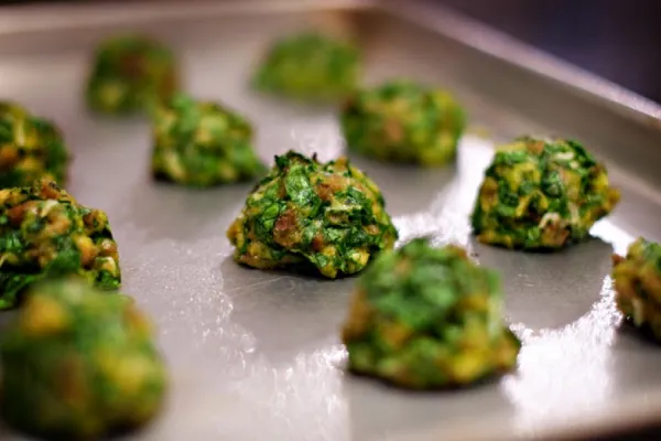 Buñuelos de acelga y avena: la receta fácil y económica para una comida saludable