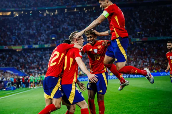 España se lo remontó a Francia, y es el primer finalista de la Eurocopa