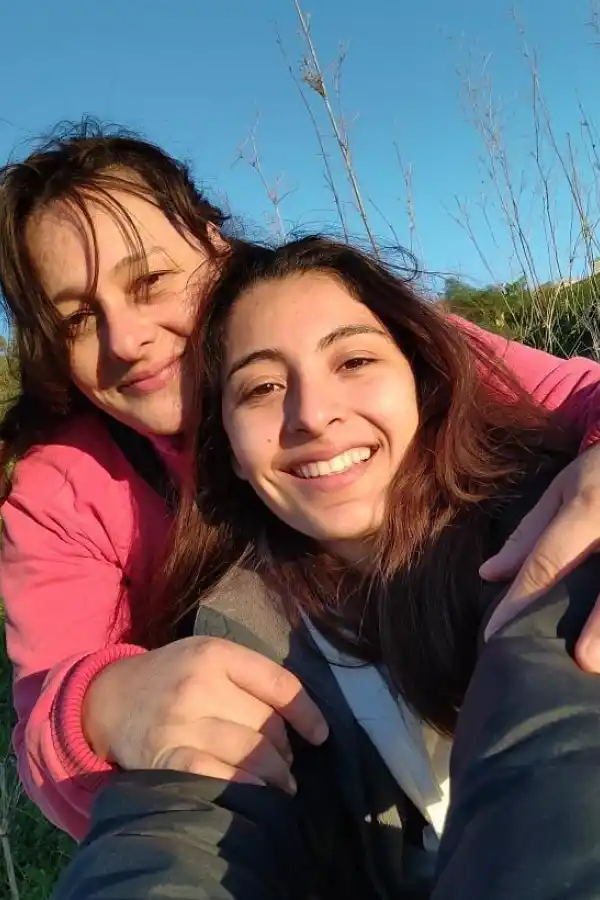 JUNTAS. Cuba Timo junto a su madre, Ana Gabriela; ambas migraron a Italia.