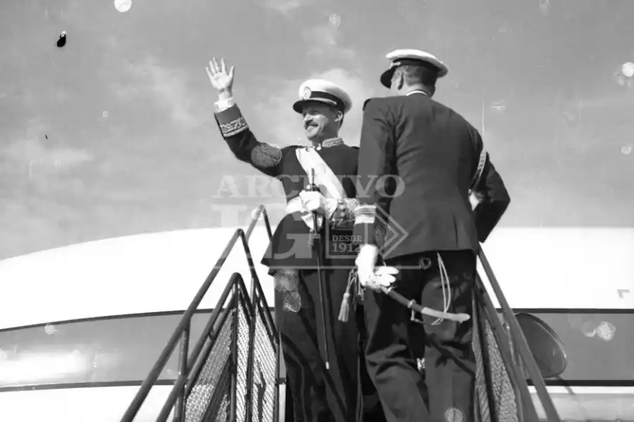 DICTADOR. Juan Carlos Onganía encabezó el desfile en 1966. Días después ordenó el cierre de ingenios.