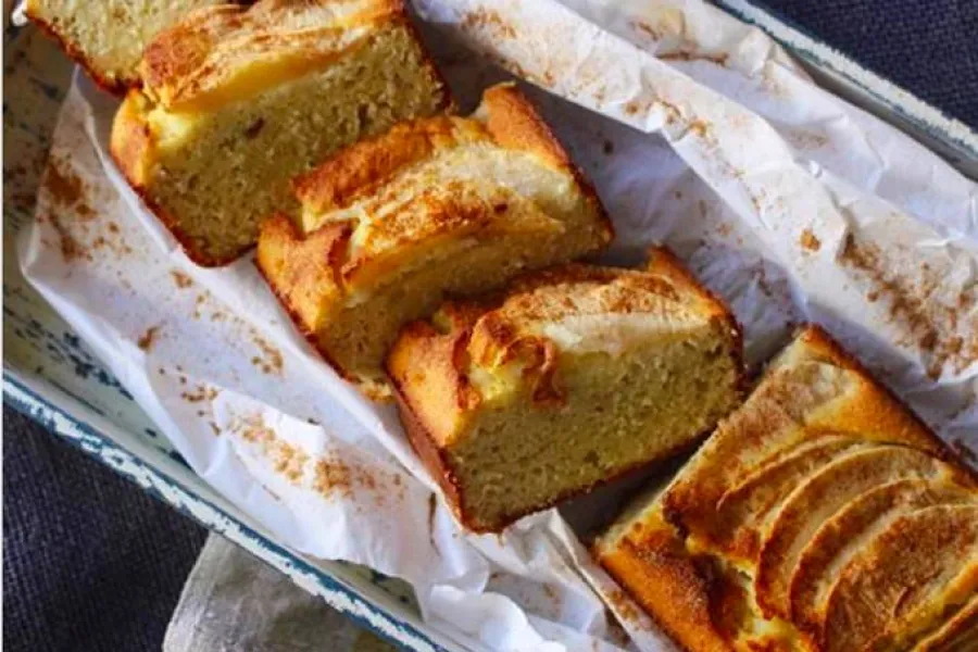 ¿Cómo hacer el budín saludable de avellanas y manzana?