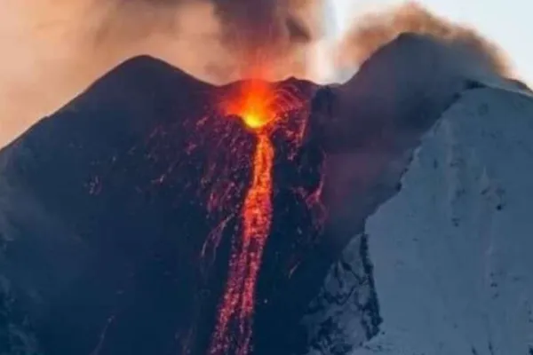 Cenizas del volcán Sangay se extienden a la costa de Ecuador