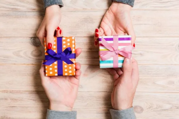 20 de julio: cuatro aplicaciones para organizar el amigo invisible desde el celu