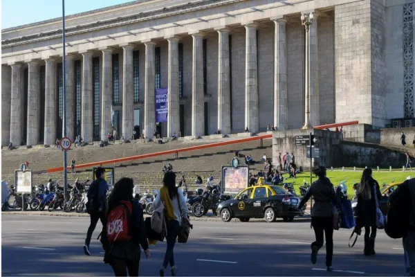 La Universidad de Buenos Aires declaró la emergencia salarial de docentes y no docentes