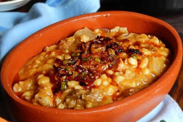 El locro en el Día del Trabajador no es solo argentino: cómo son sus versiones en Perú, Bolivia y Ecuador