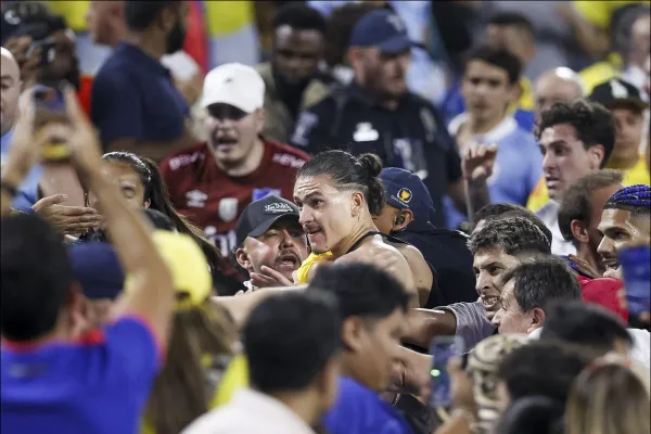 Luego de la pelea de los jugadores de Uruguay con los hinchas de Colombia, la Conmebol lanzó un comunicado: ¿habrá sanciones?
