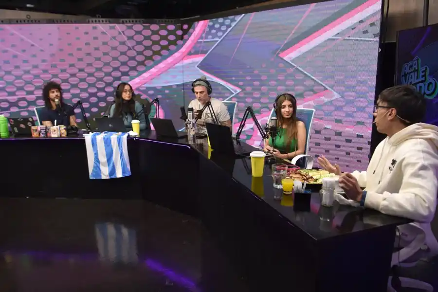 ACÁ VALE TODO , programa de streaming de LA GACETA , con Leo Noli, Grace Di Vico, Chicho Rovira y Sofi De Chaza .
