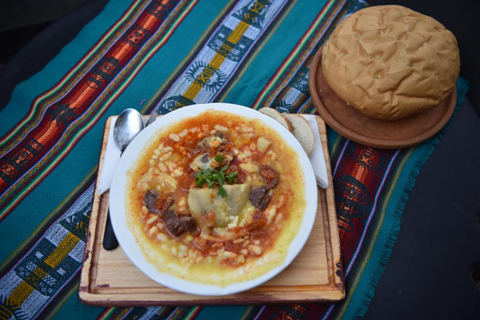 COMIDA. El locro fue de los almuerzos más consumidos ayer.