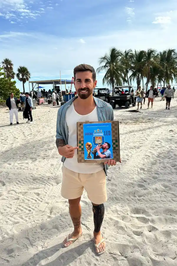 RODAJE. Doble de Lionel Messi en la publicidad de cerveza estrenada en el Super Bowl.