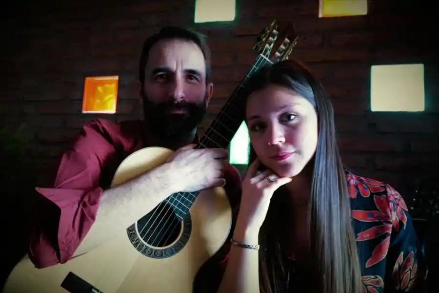 TRIBUTO A LA NEGRA. Recital de Martín Páez de la Torre y Sofía Singh.