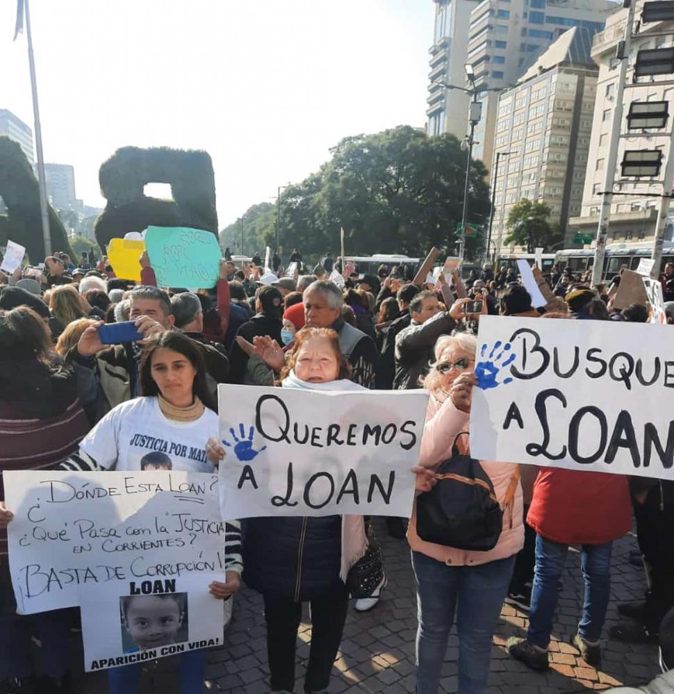 PROTESTA. Centenares de personas manifestaron en la zona del Obelisco.