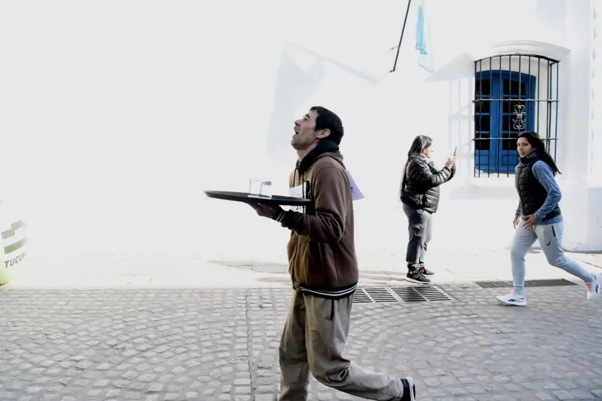 Un sábado diferente para los mozos y las mozas de Tucumán