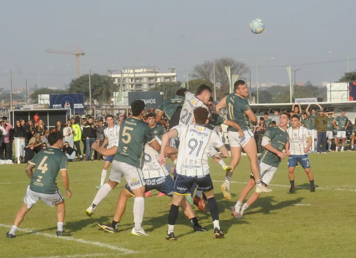 DEJAN TODO. Celta FC y Drink Team le ofrecieron al público un gran partido.