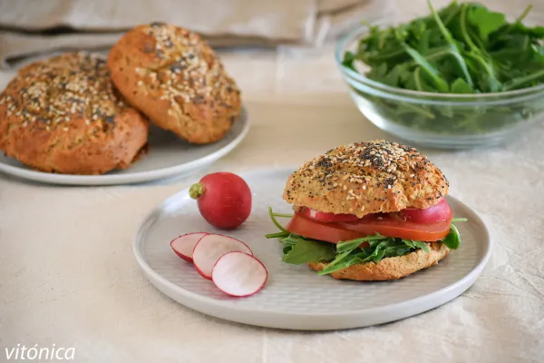 Sin horno y en minutos: cómo hacer pan de avena con tres ingredientes