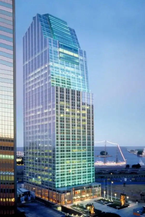 TORRE BANK BOSTON. Todo vidriado, ubicado en el barrio porteño de Retiro.