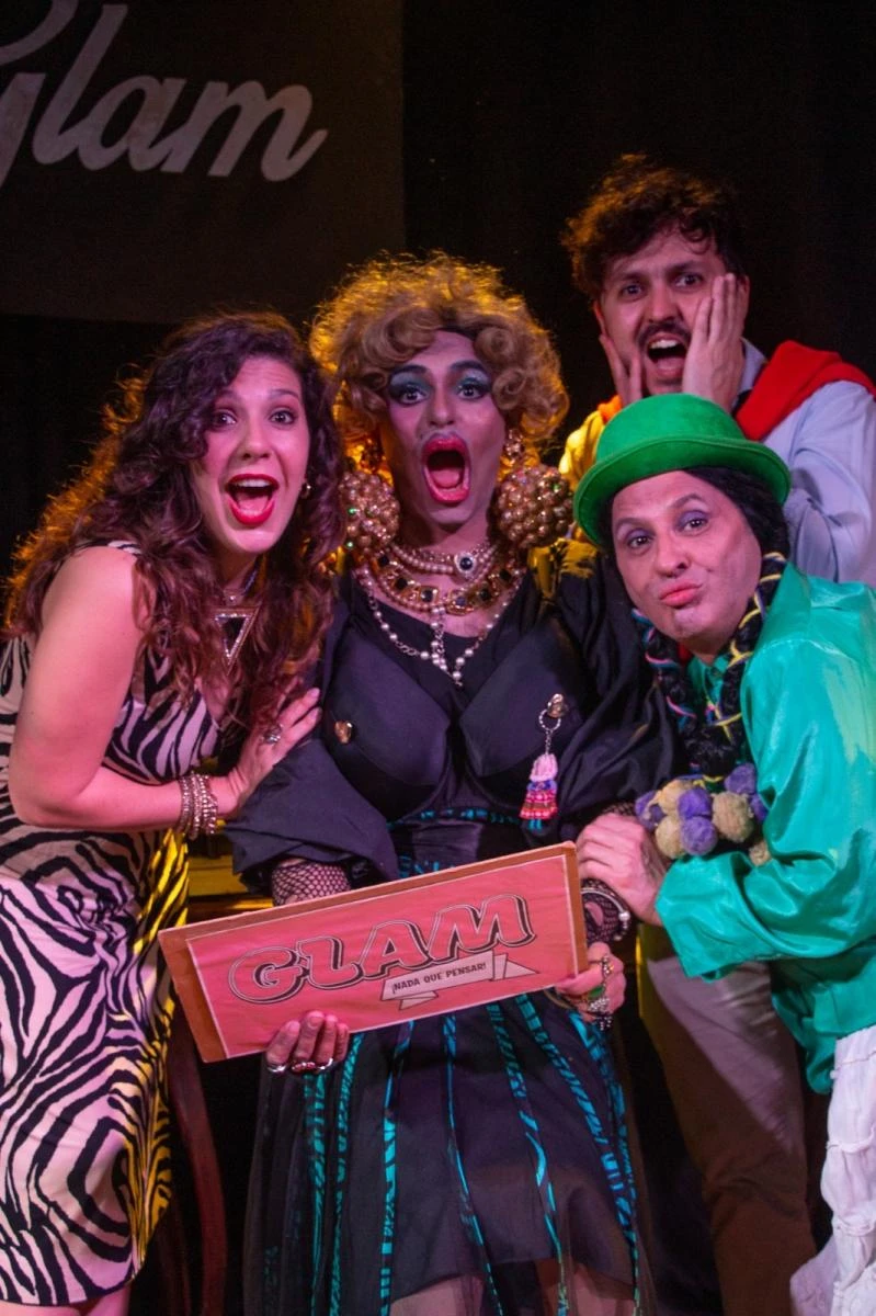 PERSONAJES BIZARROS. Se repone la comedia “Glam, nada que pensar”.