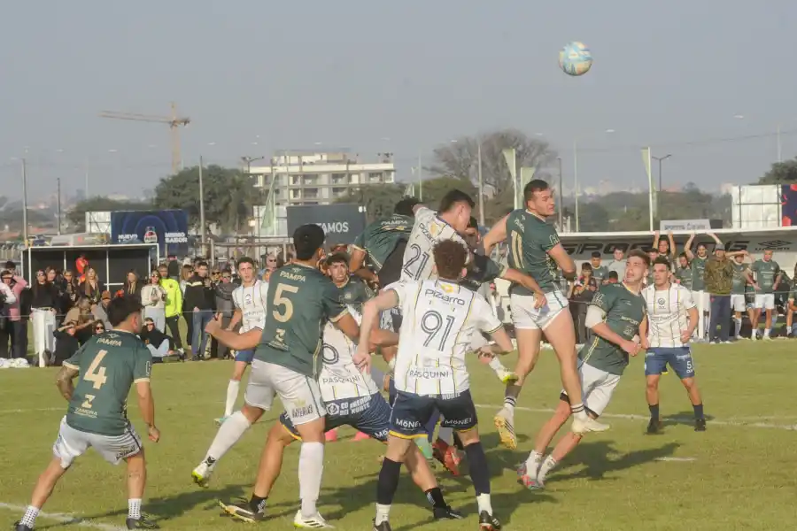 DEJAN TODO. Celta FC y Drink Team le ofrecieron al público un gran partido.