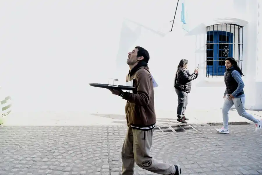 Un sábado diferente para los mozos y las mozas de Tucumán