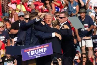 Conmoción en EEUU: atacaron a Trump en un acto y el balazo le rozó una oreja