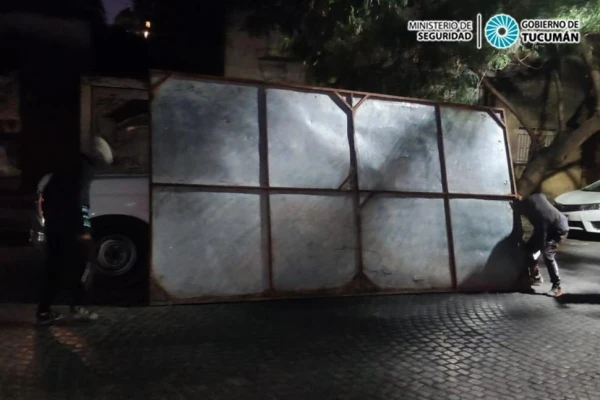 Investigan a los autores detrás del robo de carteles de publicidad en Tucumán