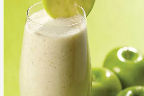 Licuado de avena y manzana: cómo preparar la bebida que desinflama el abdomen