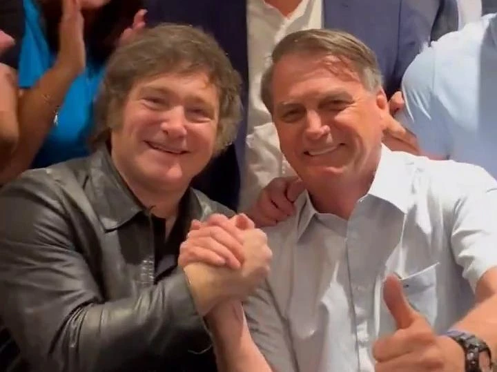 REPRESENTANTES SUDAMERICANOS. Milei y Bolsonaro, dos líderes de derecha, durante un acto en Brasil.