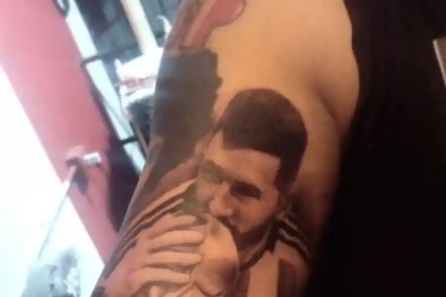 Lionel Messi, el fenómeno que inspira tatuajes, viajes y nombres