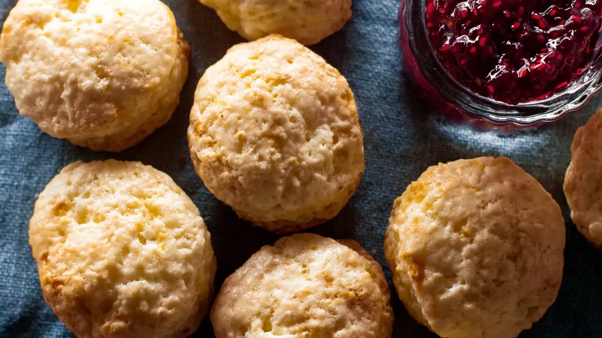 Paso a paso, cómo elaborar los scones de mandarina.